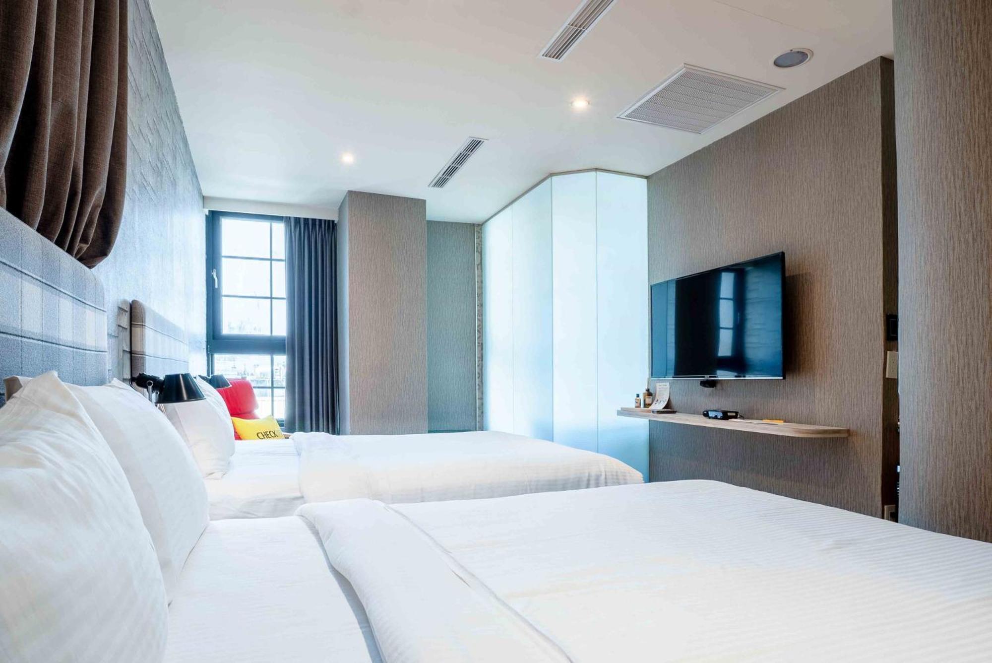 Check Inn Taichung Ziyou Luaran gambar