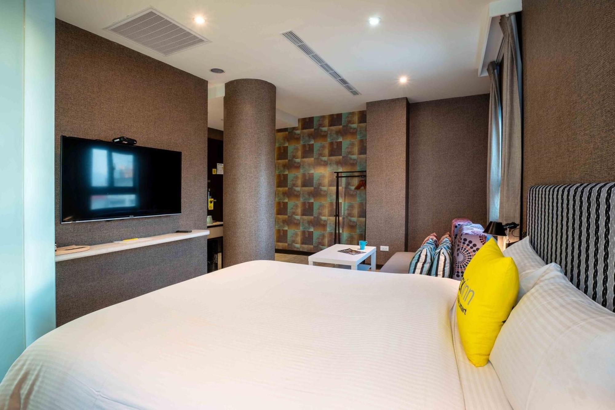 Check Inn Taichung Ziyou Luaran gambar