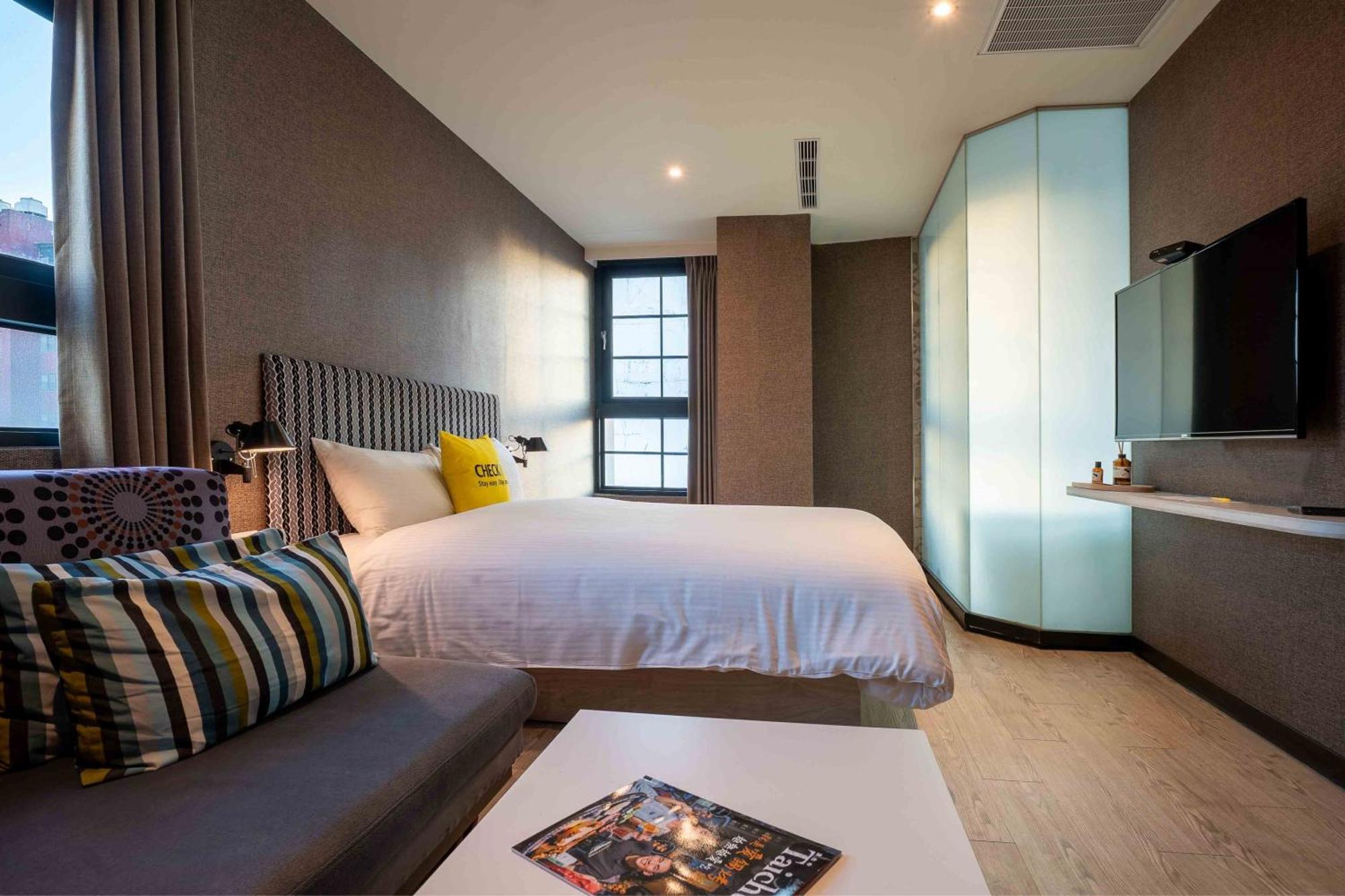 Check Inn Taichung Ziyou Luaran gambar