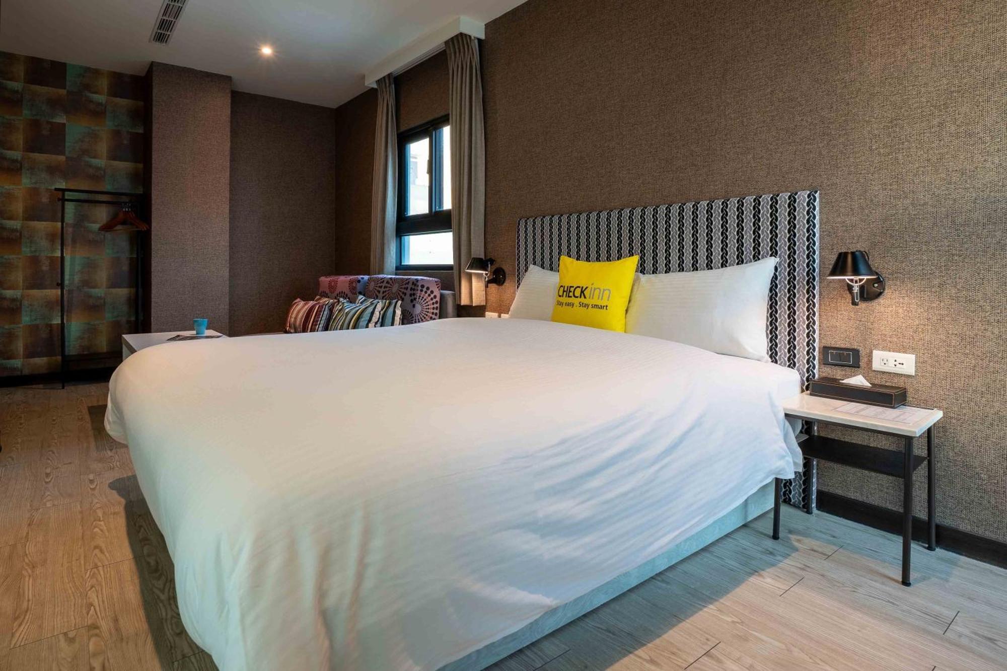 Check Inn Taichung Ziyou Luaran gambar