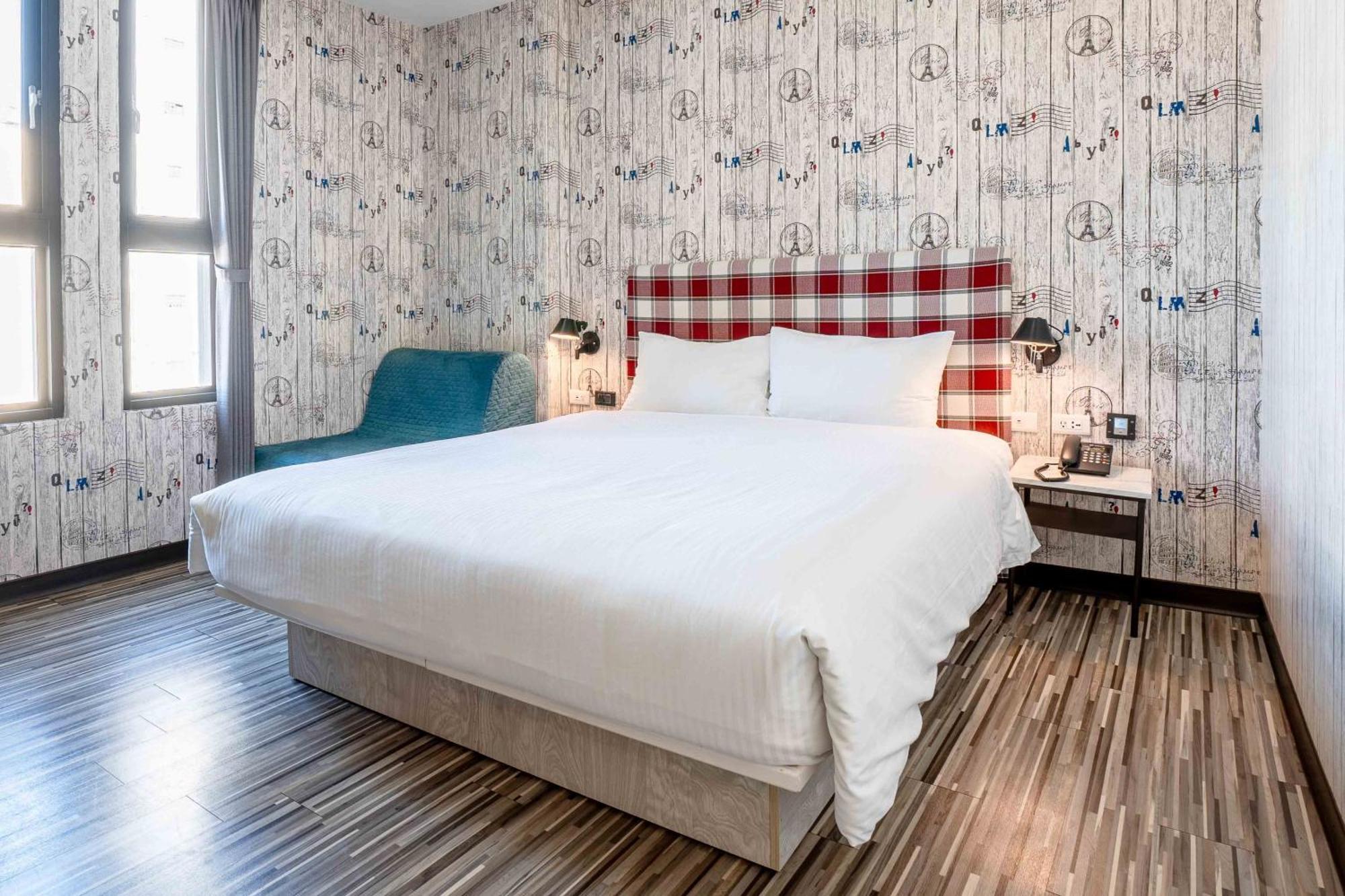 Check Inn Taichung Ziyou Luaran gambar