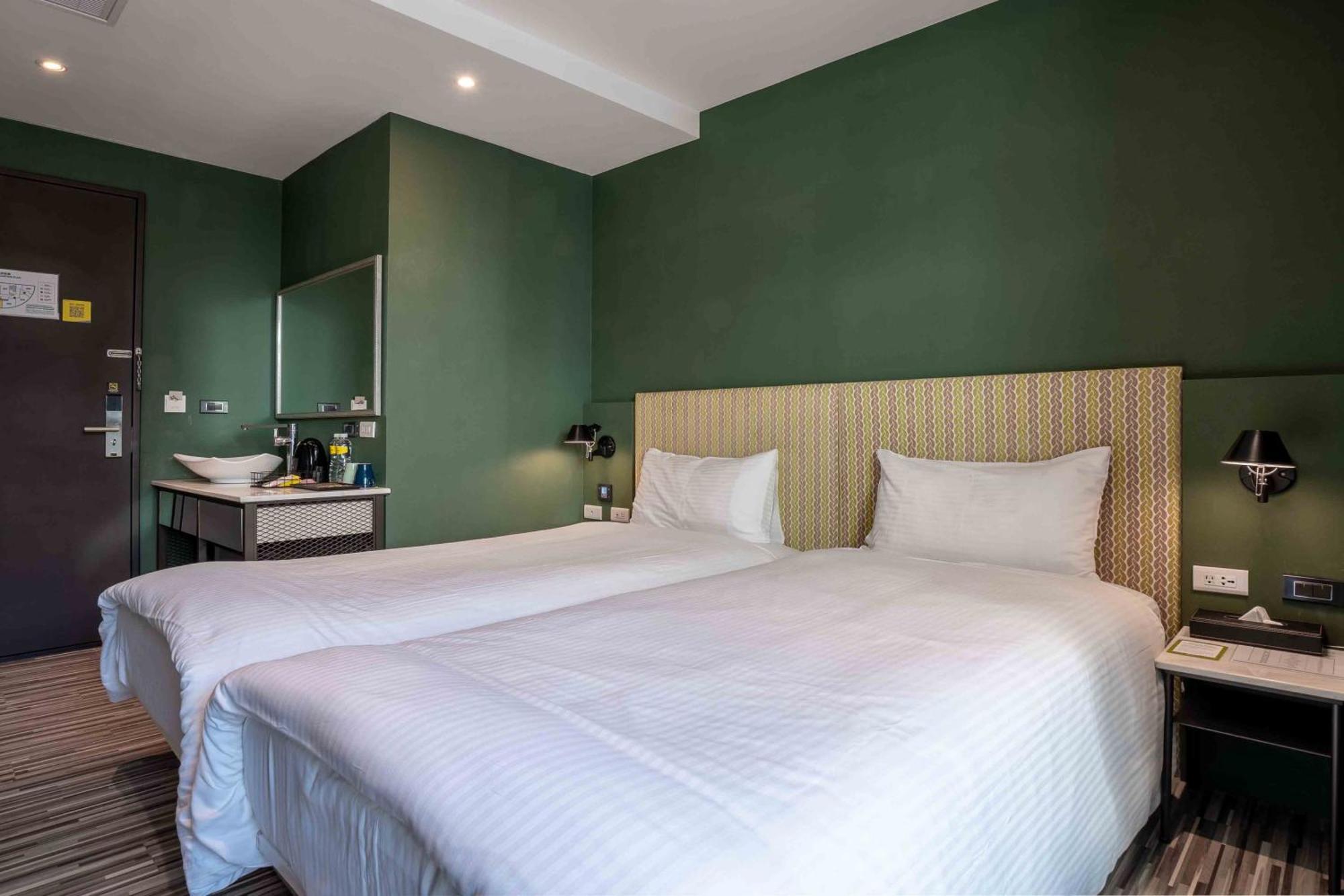 Check Inn Taichung Ziyou Luaran gambar