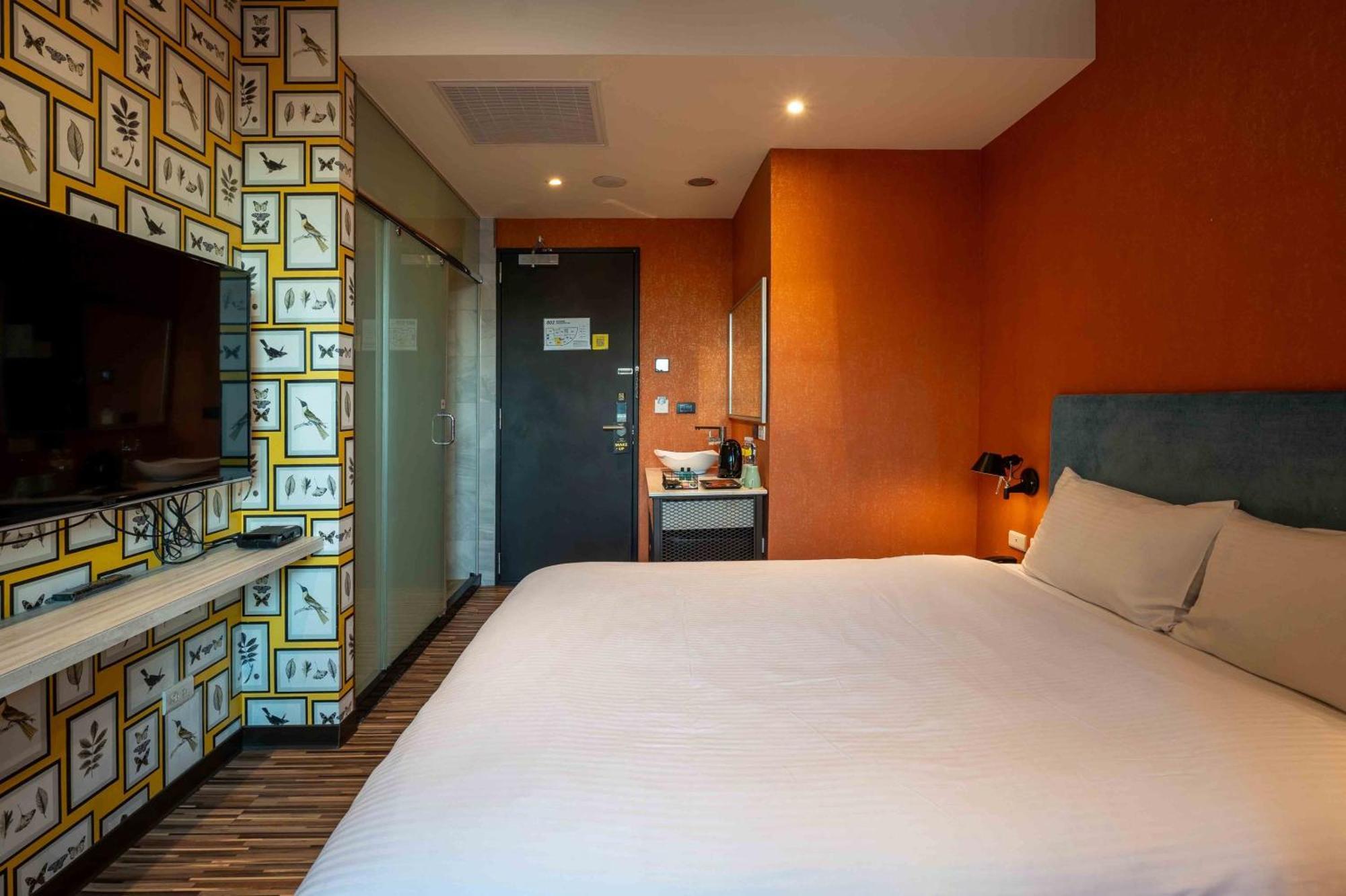 Check Inn Taichung Ziyou Luaran gambar