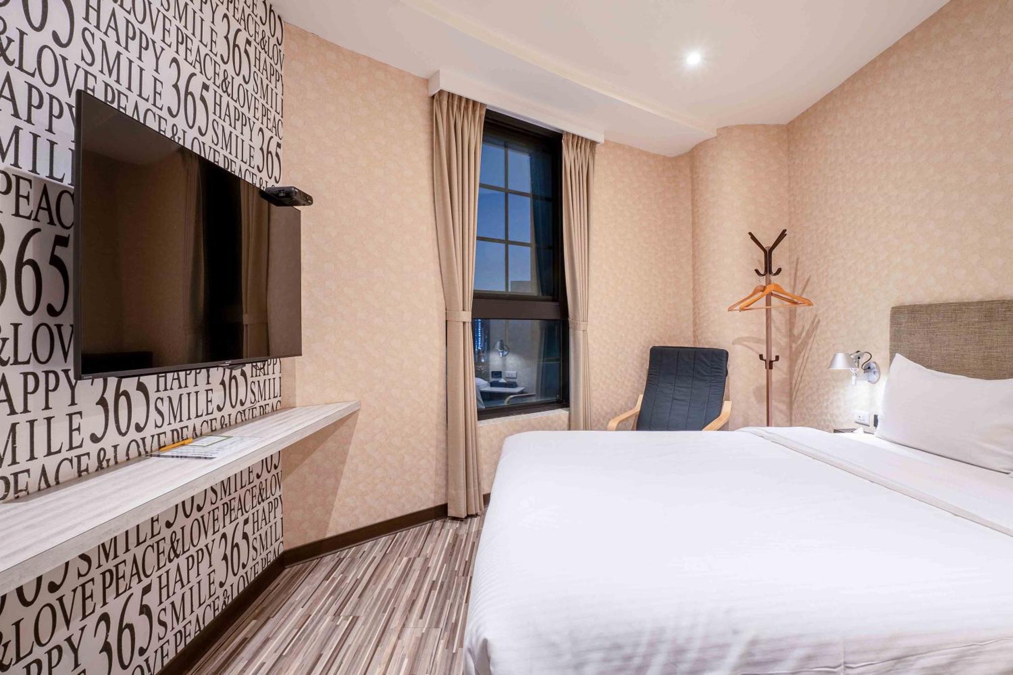 Check Inn Taichung Ziyou Luaran gambar