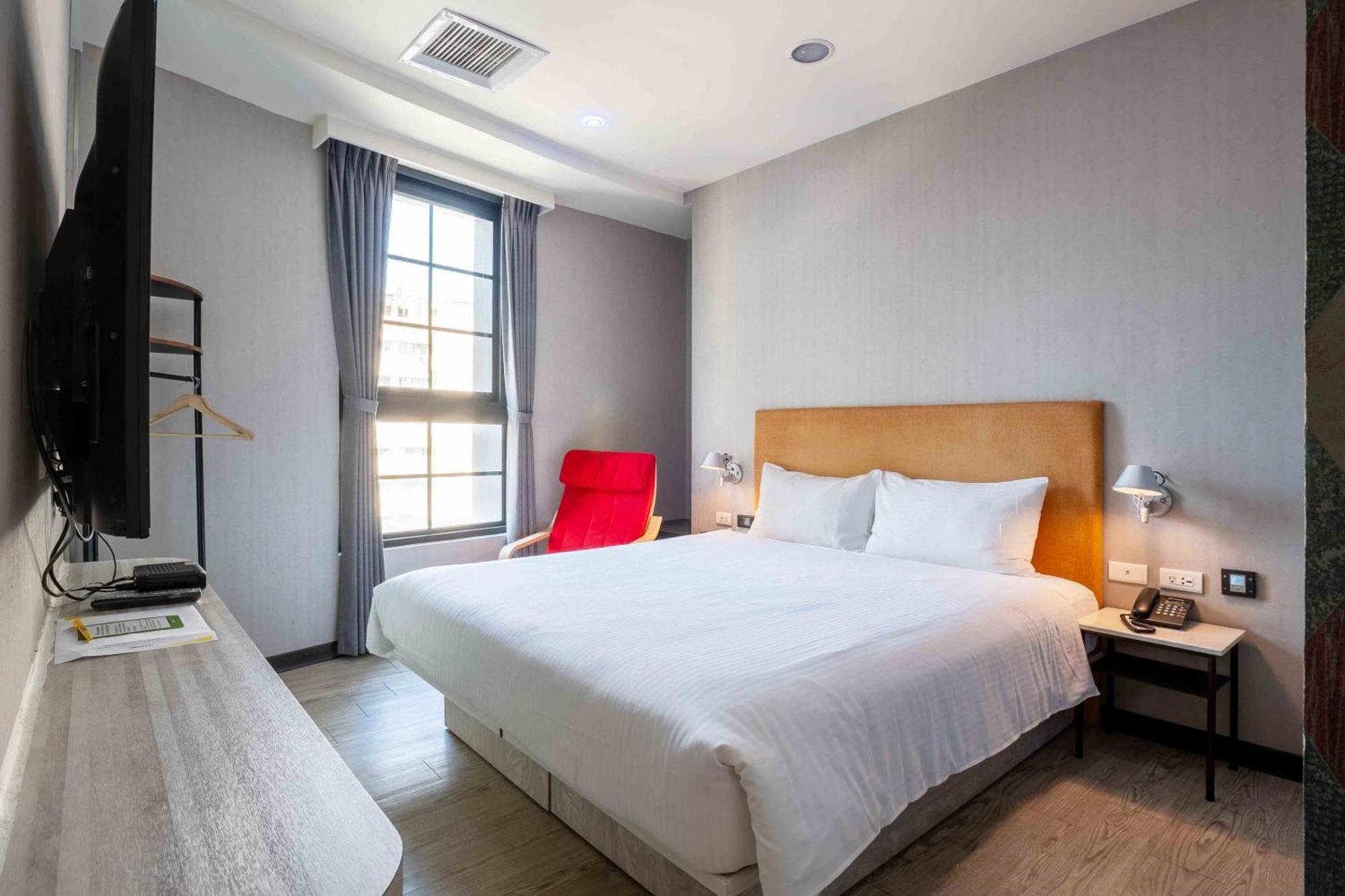 Check Inn Taichung Ziyou Luaran gambar