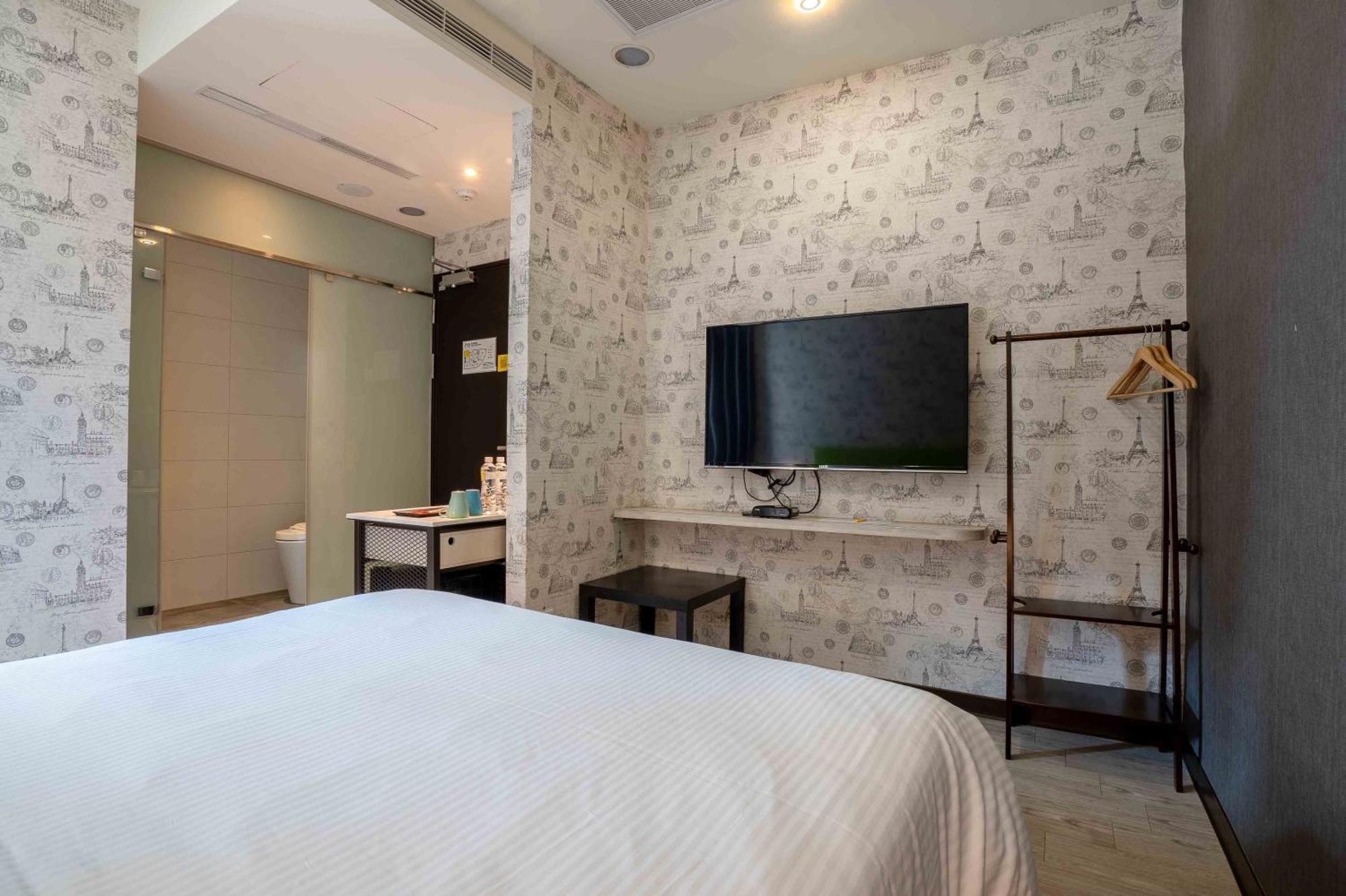 Check Inn Taichung Ziyou Luaran gambar
