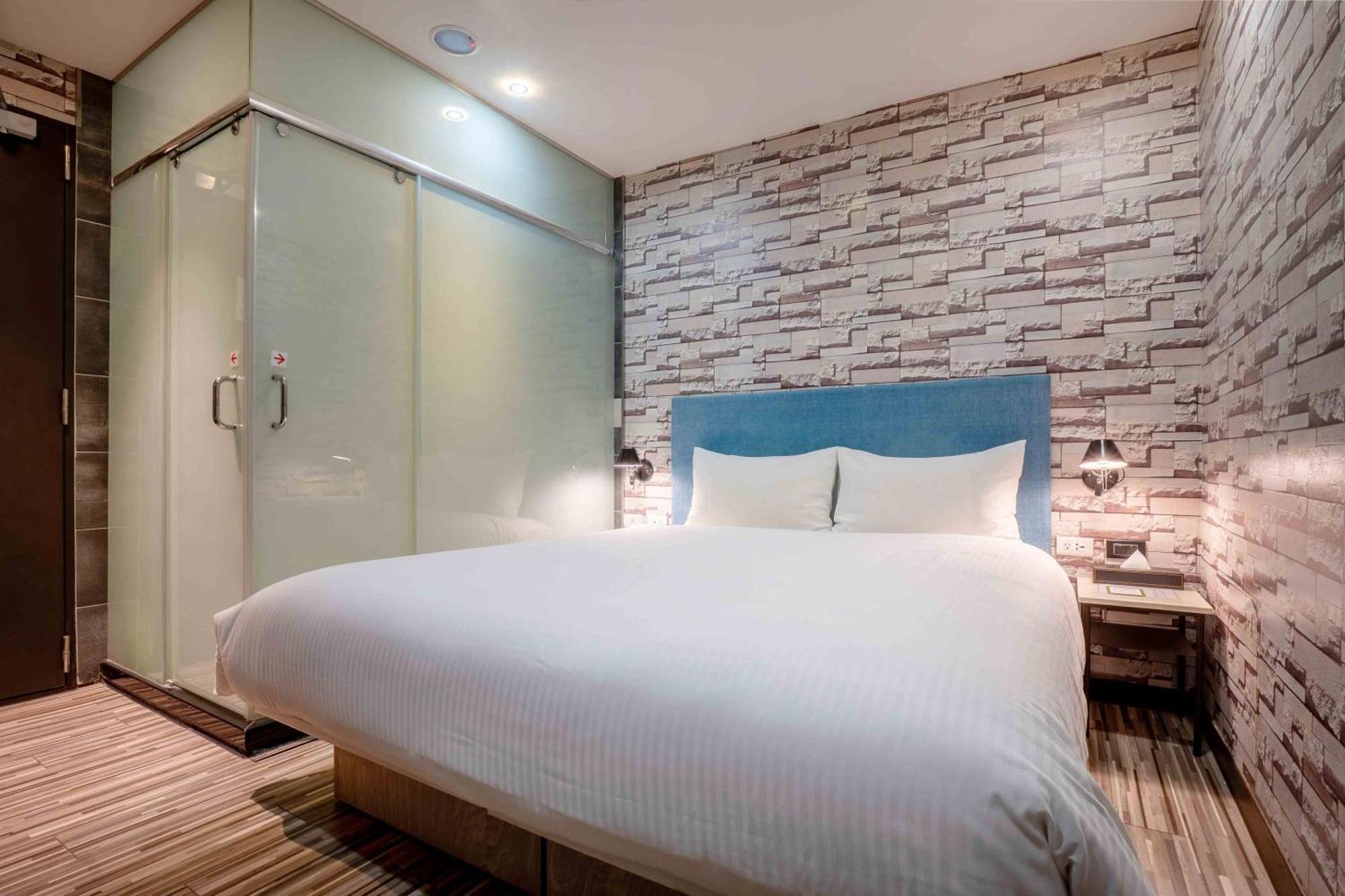Check Inn Taichung Ziyou Luaran gambar